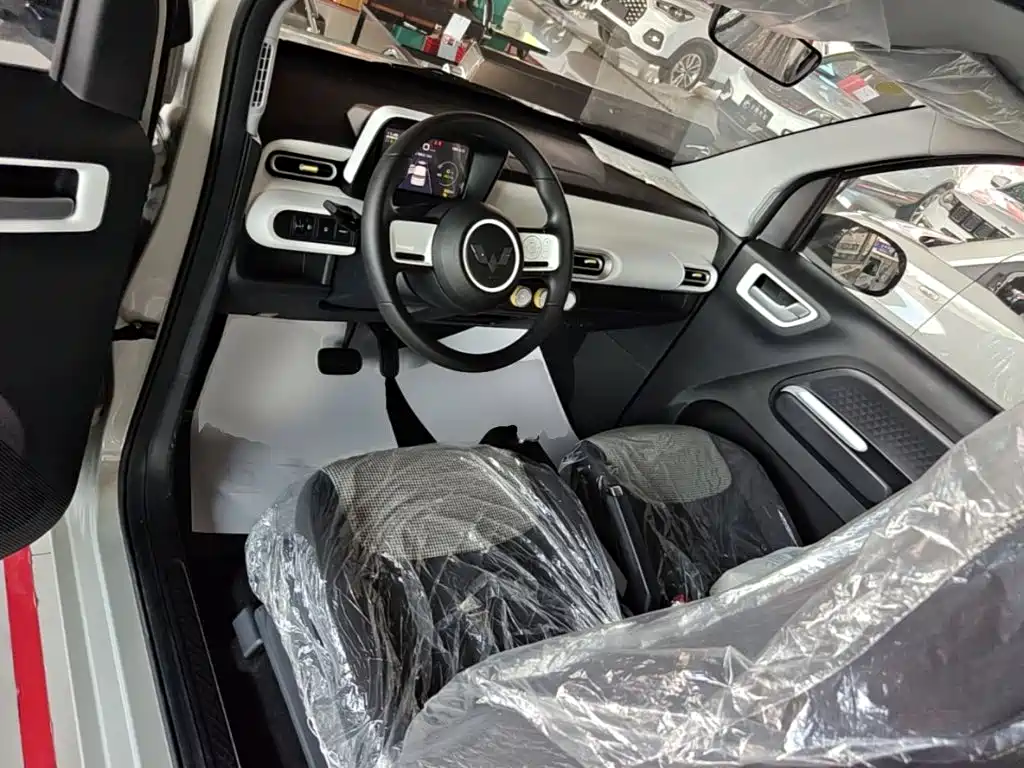 Wuling MINIEV — миниатюра 10