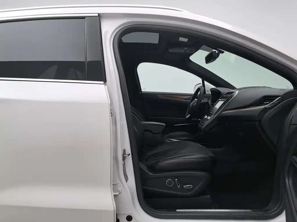 Lincoln MKC — миниатюра 23