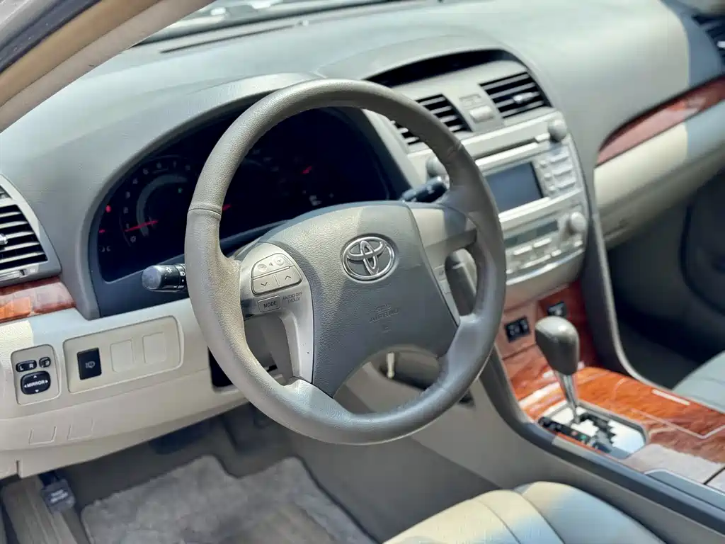 Toyota Camry — миниатюра 8