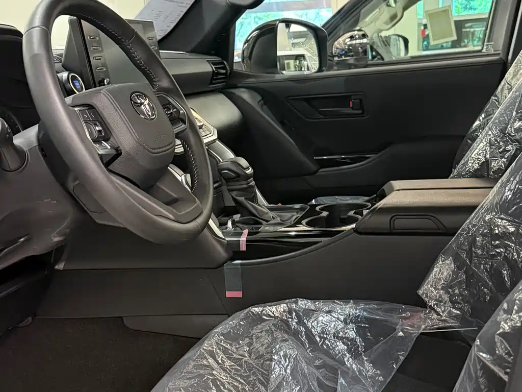 Toyota Land Cruiser LC300 2024 4.0L