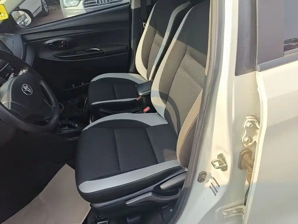 Toyota Yaris L — миниатюра 15