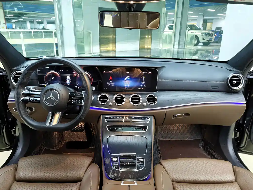 Mercedes-Benz E-Class — миниатюра 11