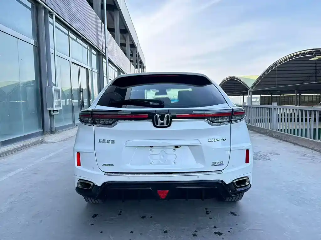 HONDA UR V
