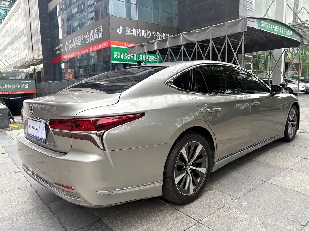 Lexus LS — миниатюра 8