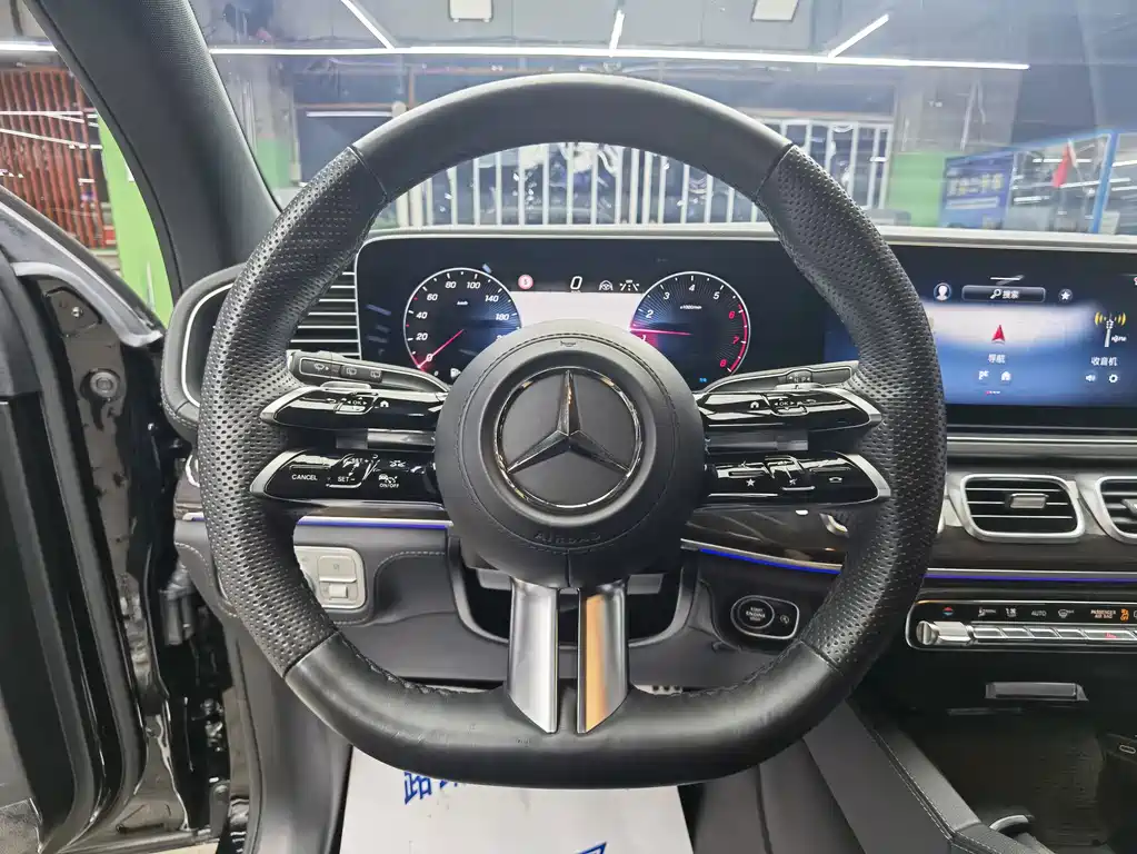 Mercedes-Benz GLS — миниатюра 10