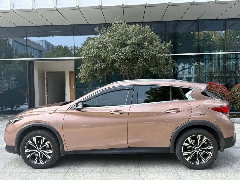 INFINITI QX30