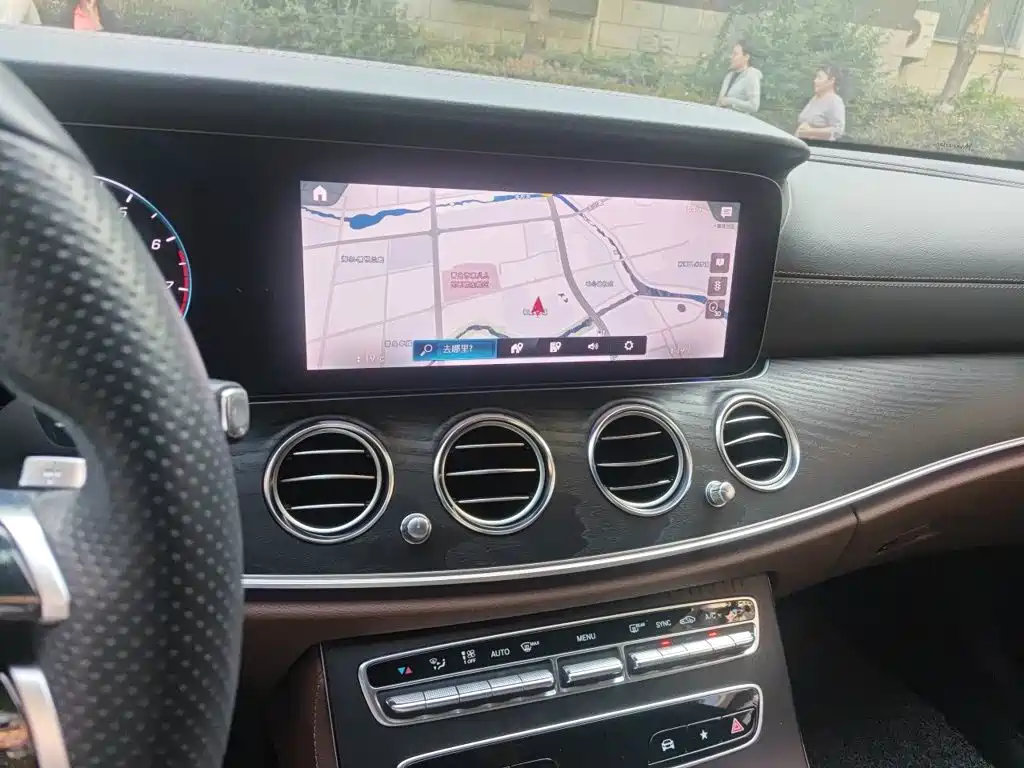 Mercedes-Benz E-Class — миниатюра 9