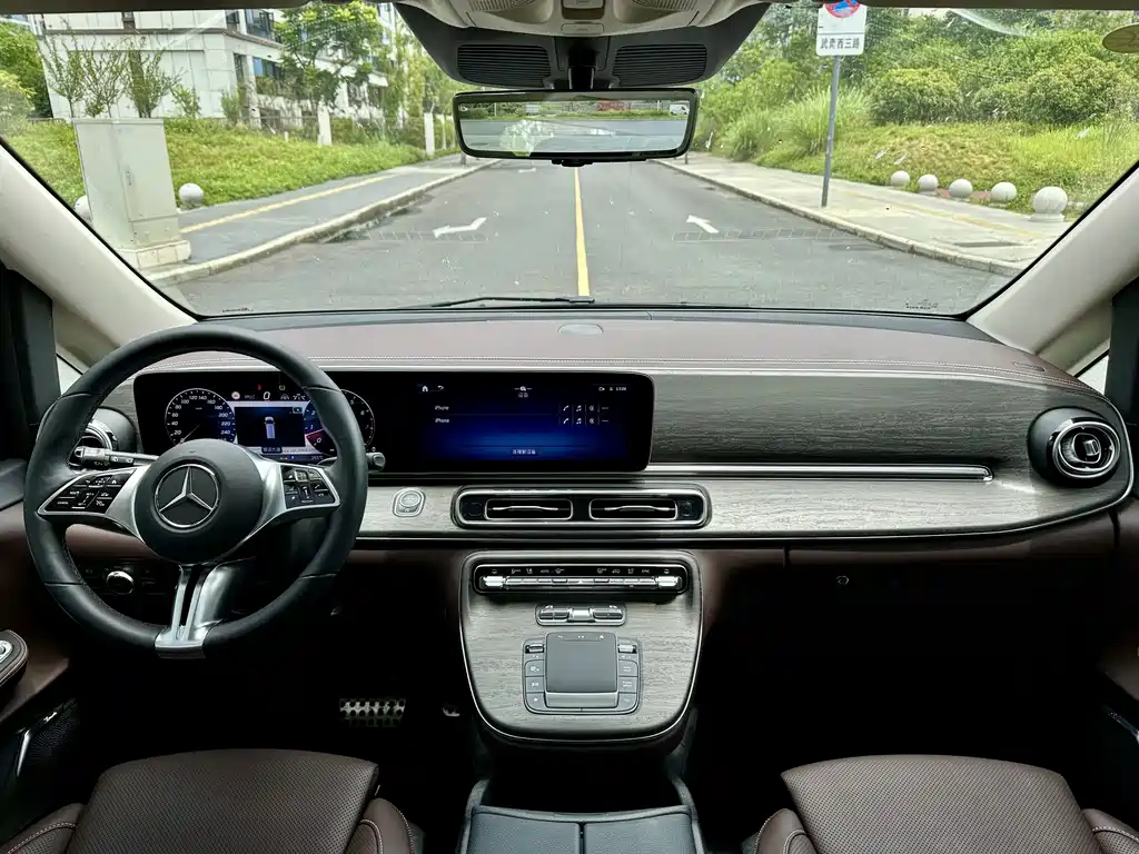 Mercedes-Benz V-Class V 2024 V 300 L Luxury