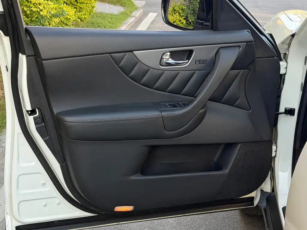 Infiniti FX — миниатюра 19