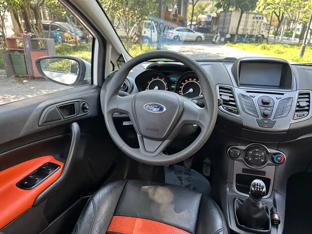 Ford Fiesta — миниатюра 12