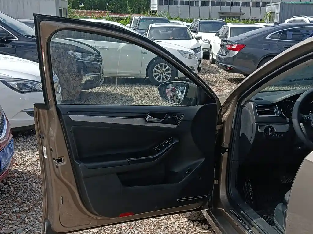 Volkswagen Sagitar — миниатюра 8
