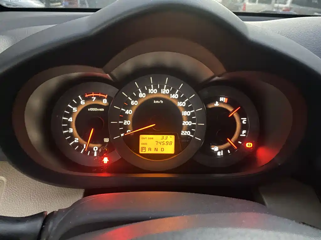 Toyota RAV4 — миниатюра 9