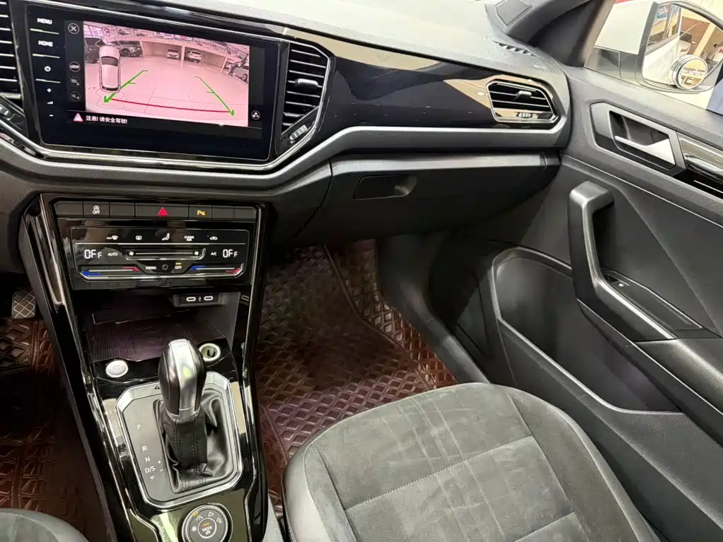 Volkswagen T-Roc — миниатюра 12