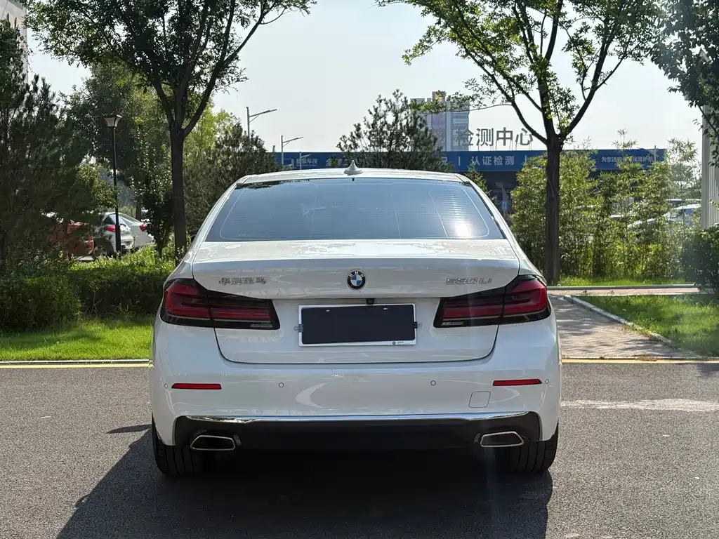 BMW 5 Series — миниатюра 4