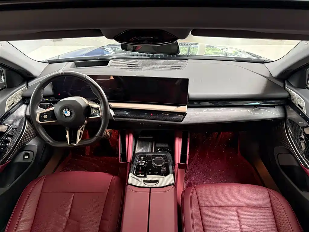 BMW 5 Series — миниатюра 13
