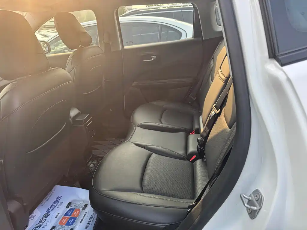 Jeep Compass — миниатюра 11
