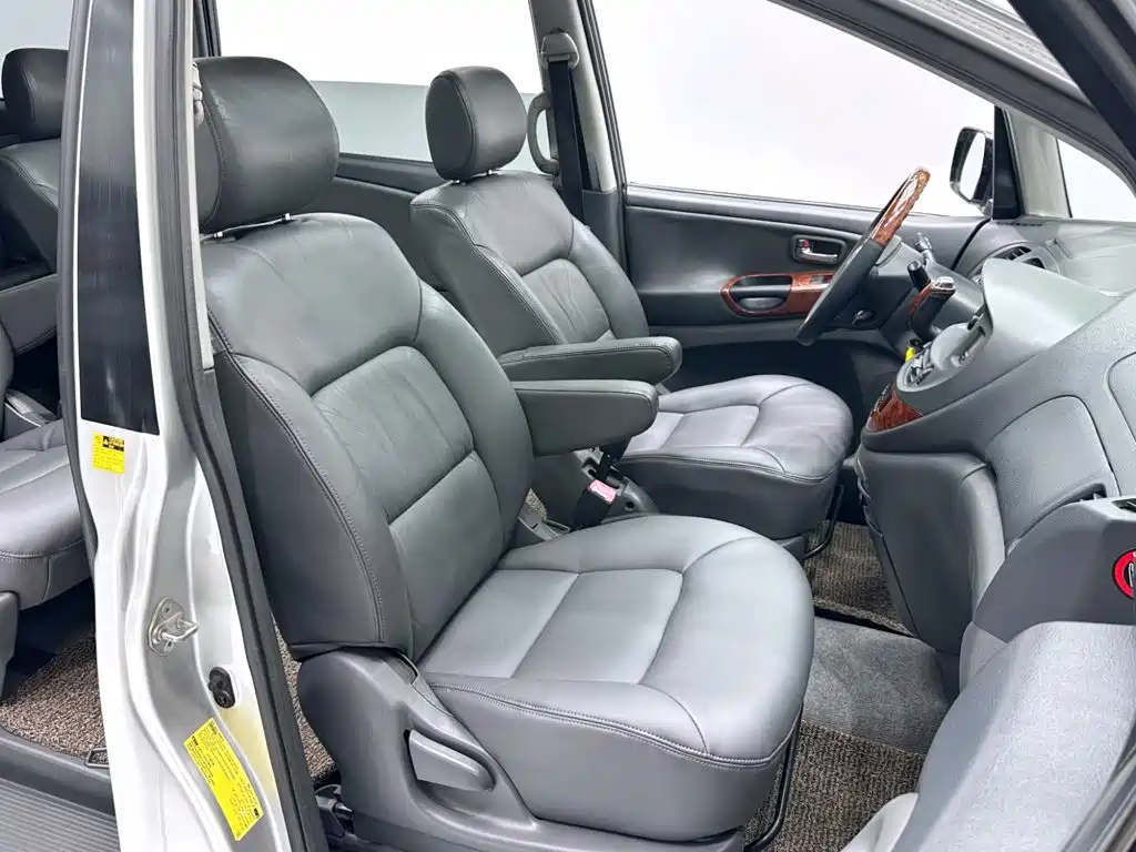 Toyota Previa — миниатюра 8