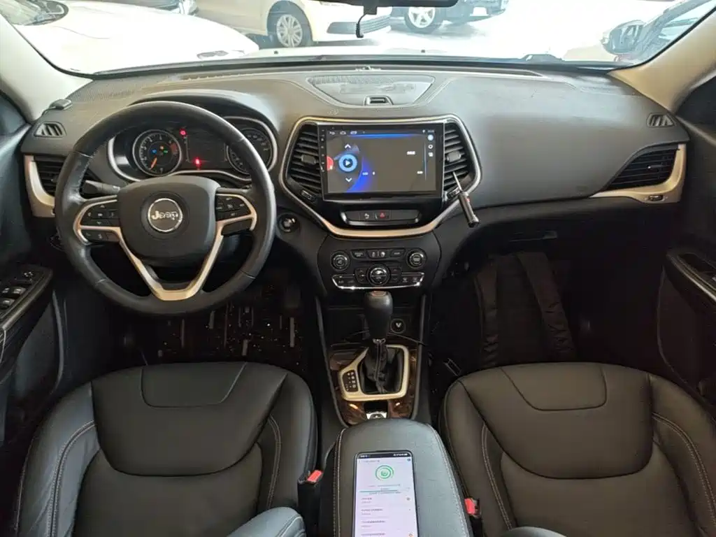 Jeep Cherokee — миниатюра 10