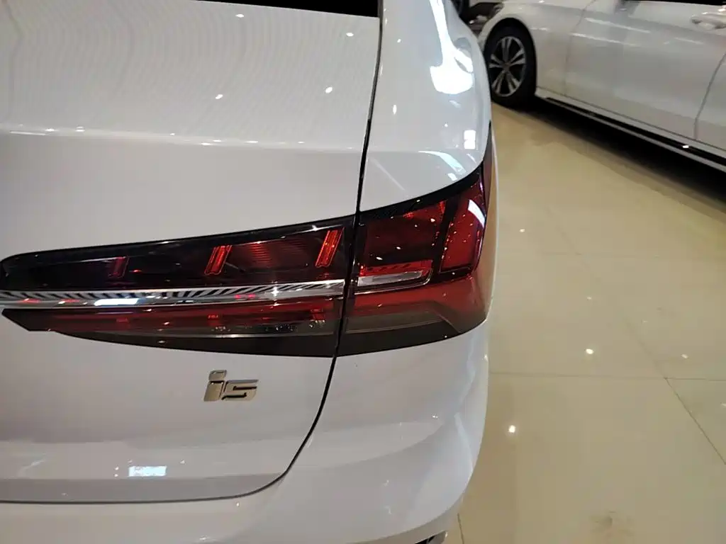 Roewe i5 — миниатюра 8