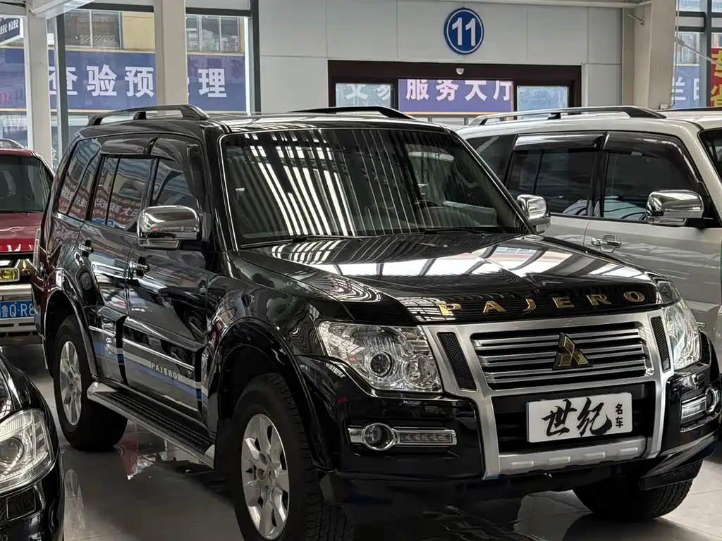 Mitsubishi Pajero (Import) — миниатюра 3