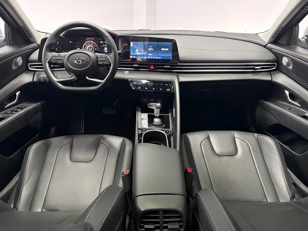 Hyundai Elantra — миниатюра 11