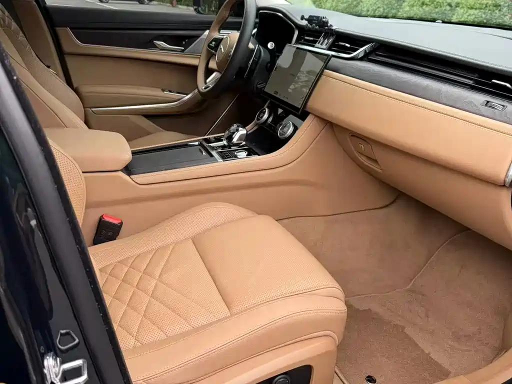 Jaguar XFL — миниатюра 8