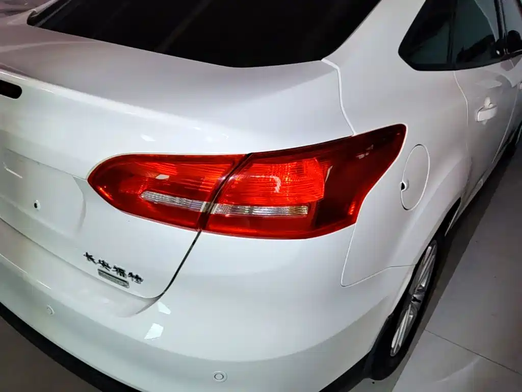 Ford Focus — миниатюра 8