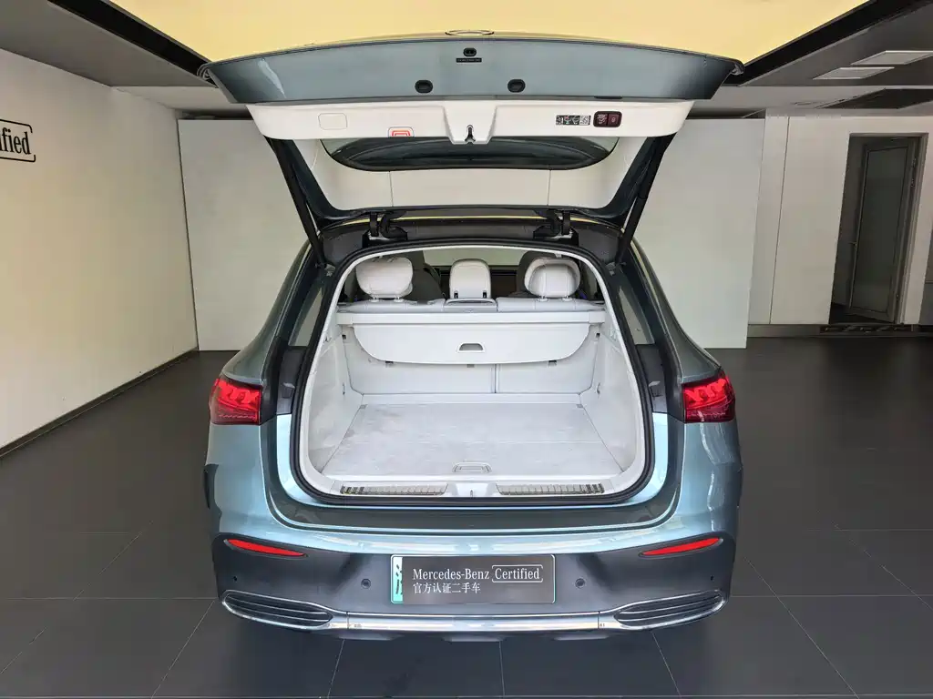 Mercedes-Benz EQE SUV — миниатюра 10