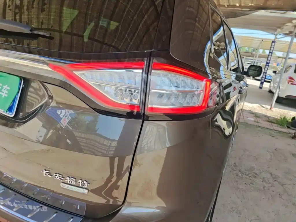 Ford Edge — миниатюра 8