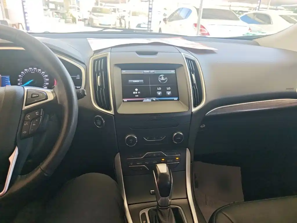 Ford Edge — миниатюра 10