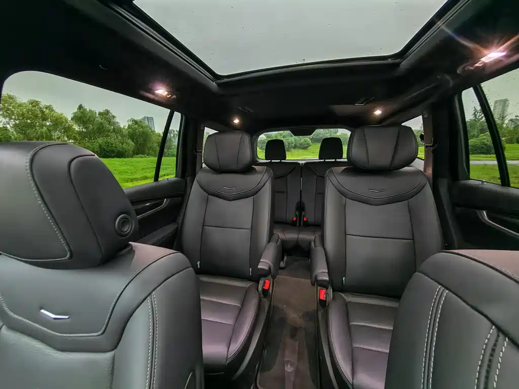 Cadillac XT6 2025 2.0T мест Luxury Executive