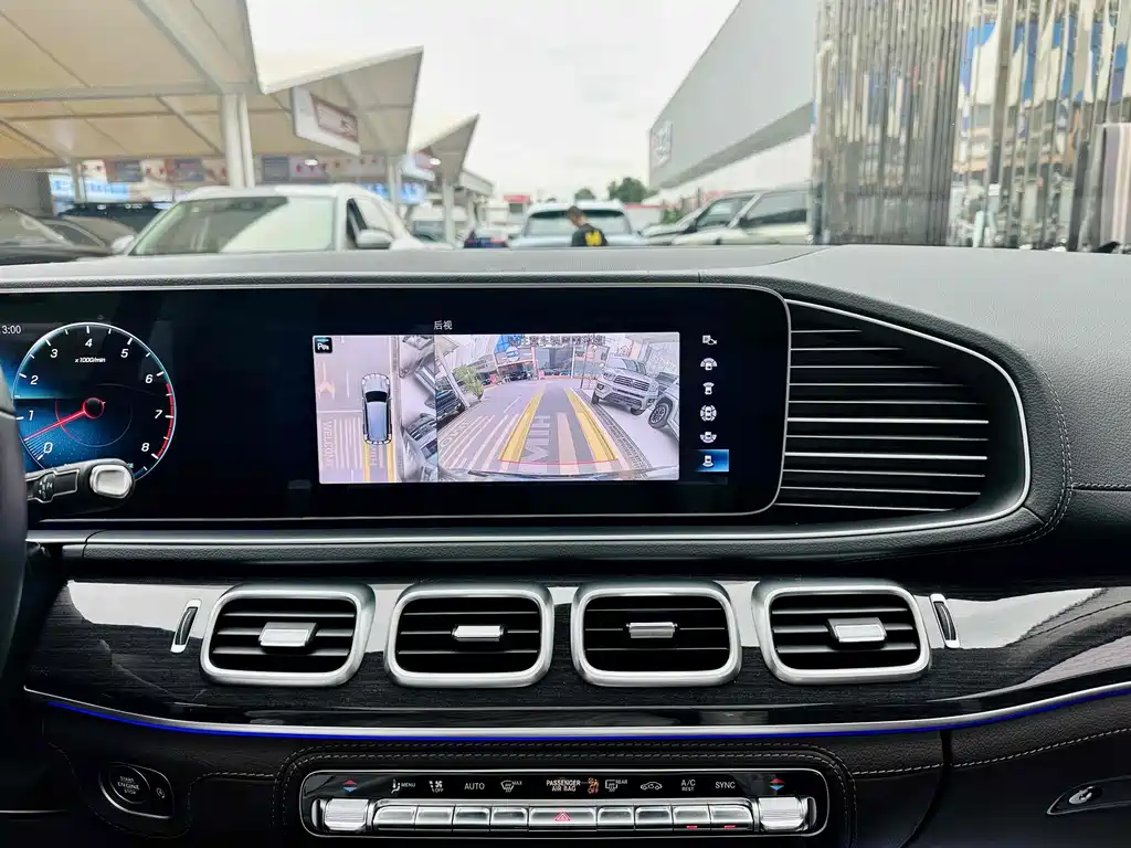 Mercedes-Benz GLS — миниатюра 16
