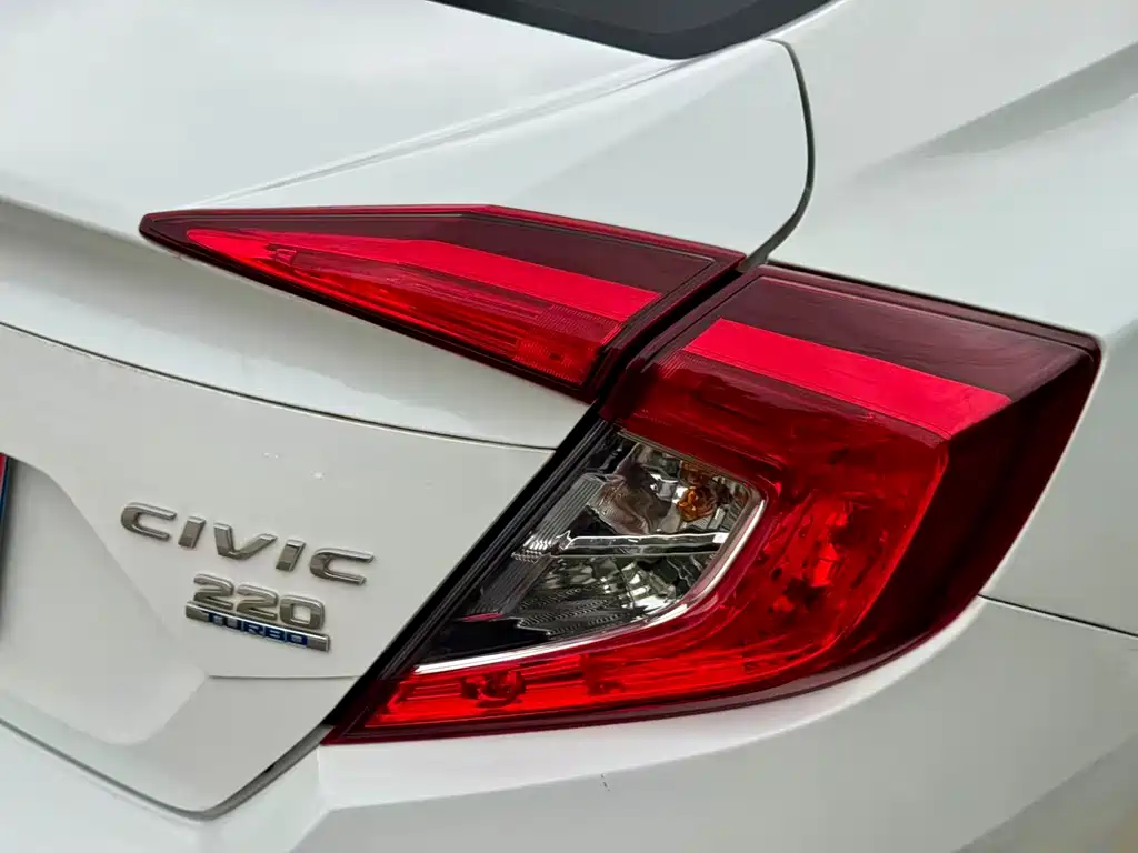 Honda Civic 2016 220TURBO CVT Luxury