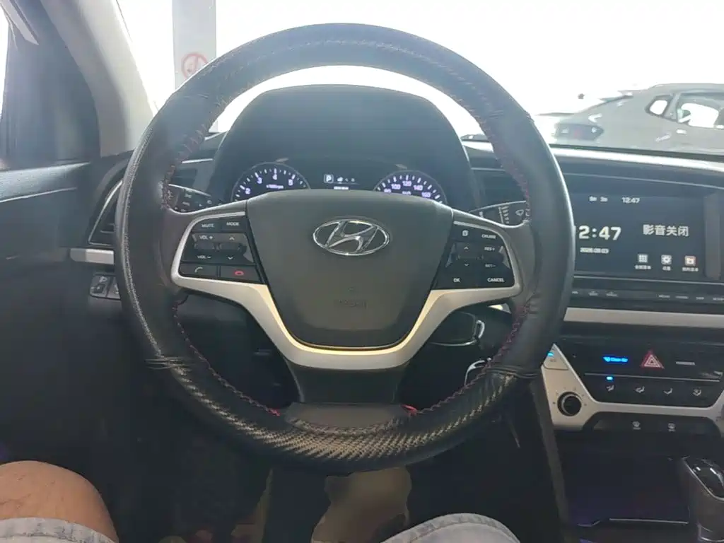 Hyundai Elantra — миниатюра 11
