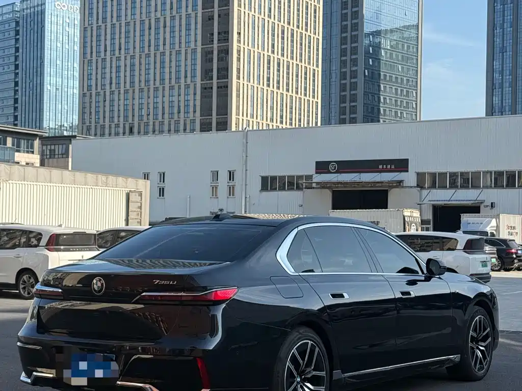 BMW 7 Series — миниатюра 9