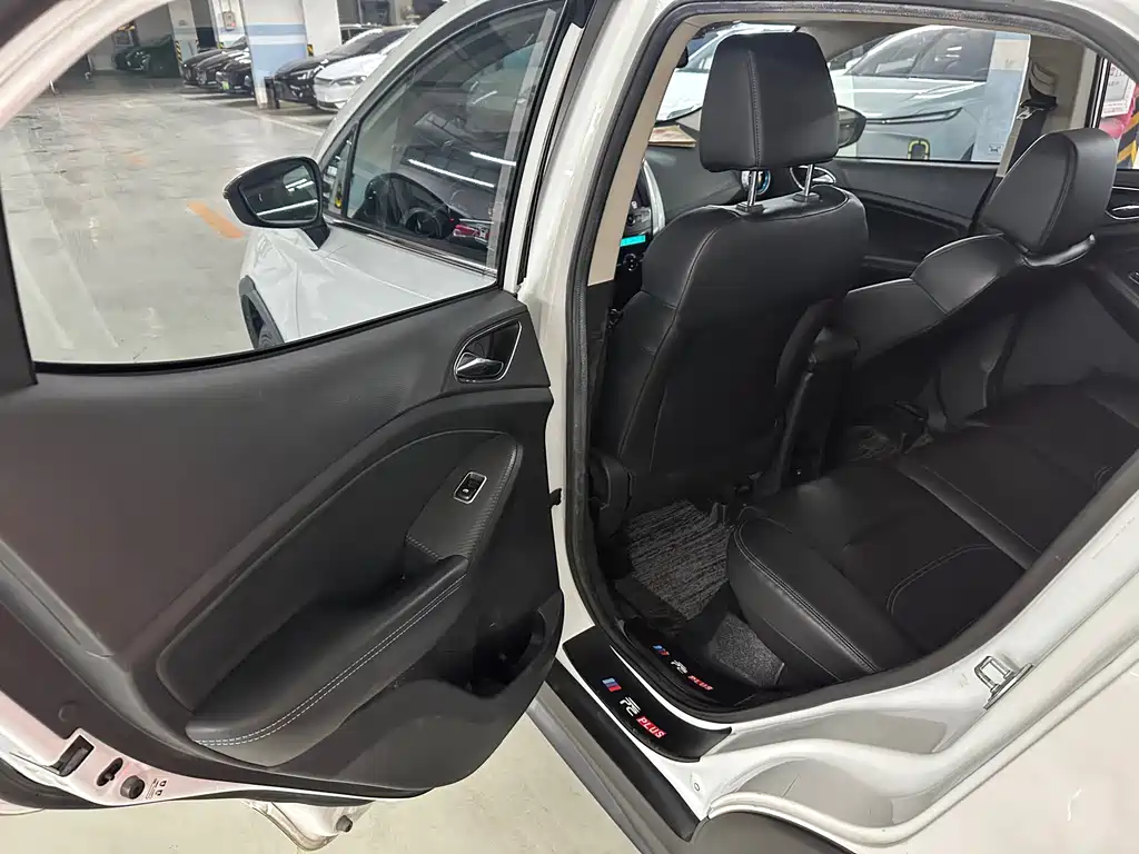 BYD Yuan EV — миниатюра 14