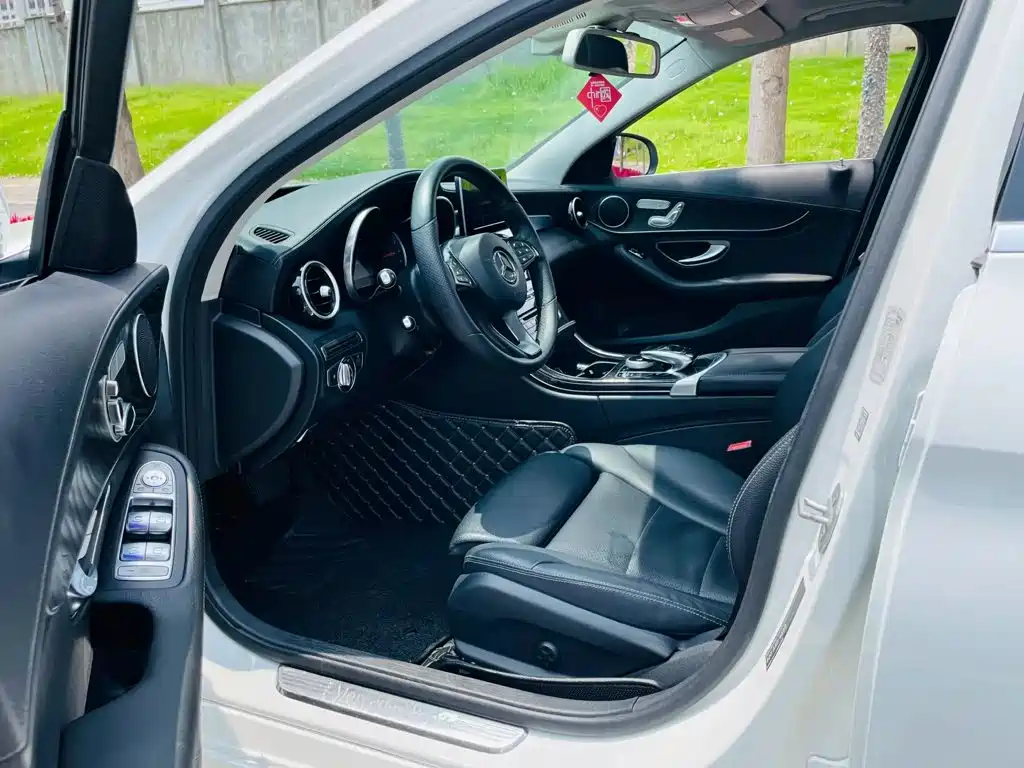 Mercedes-Benz C-Class — миниатюра 8