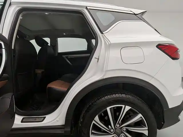 Geely Binyue — миниатюра 8