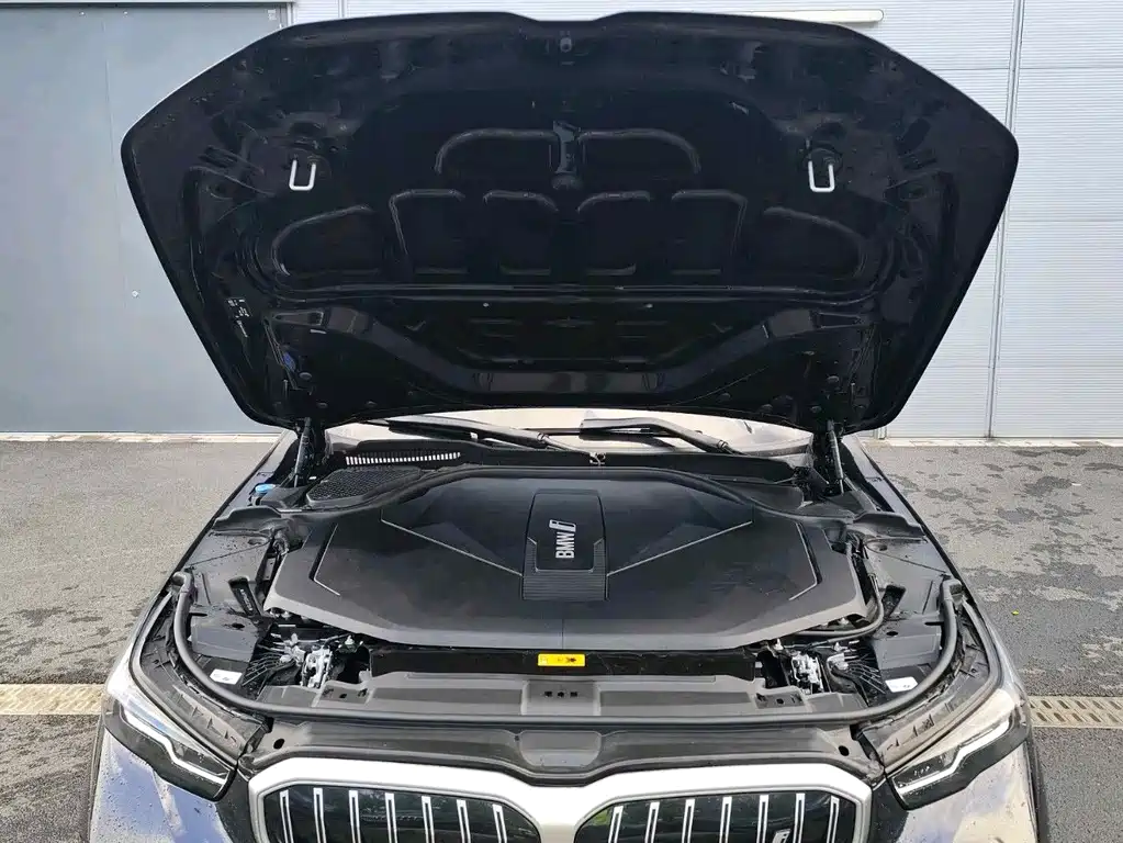 BMW i5 — миниатюра 12