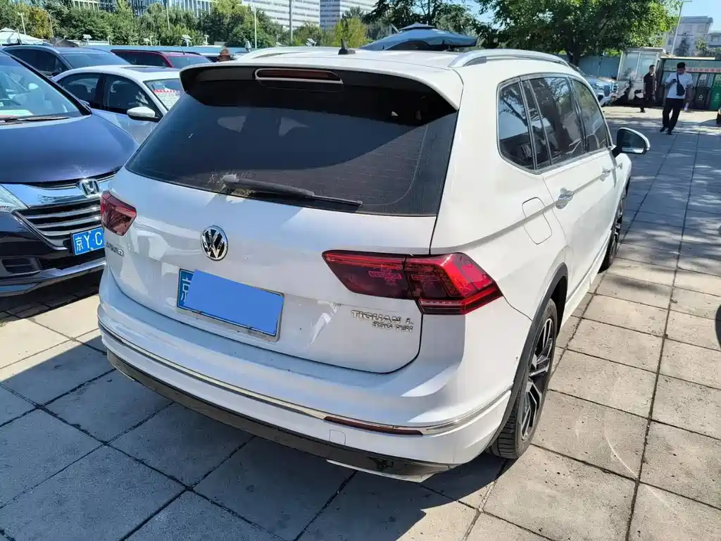 Volkswagen Tiguan L — миниатюра 6