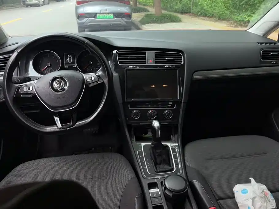 Volkswagen Golf — миниатюра 12