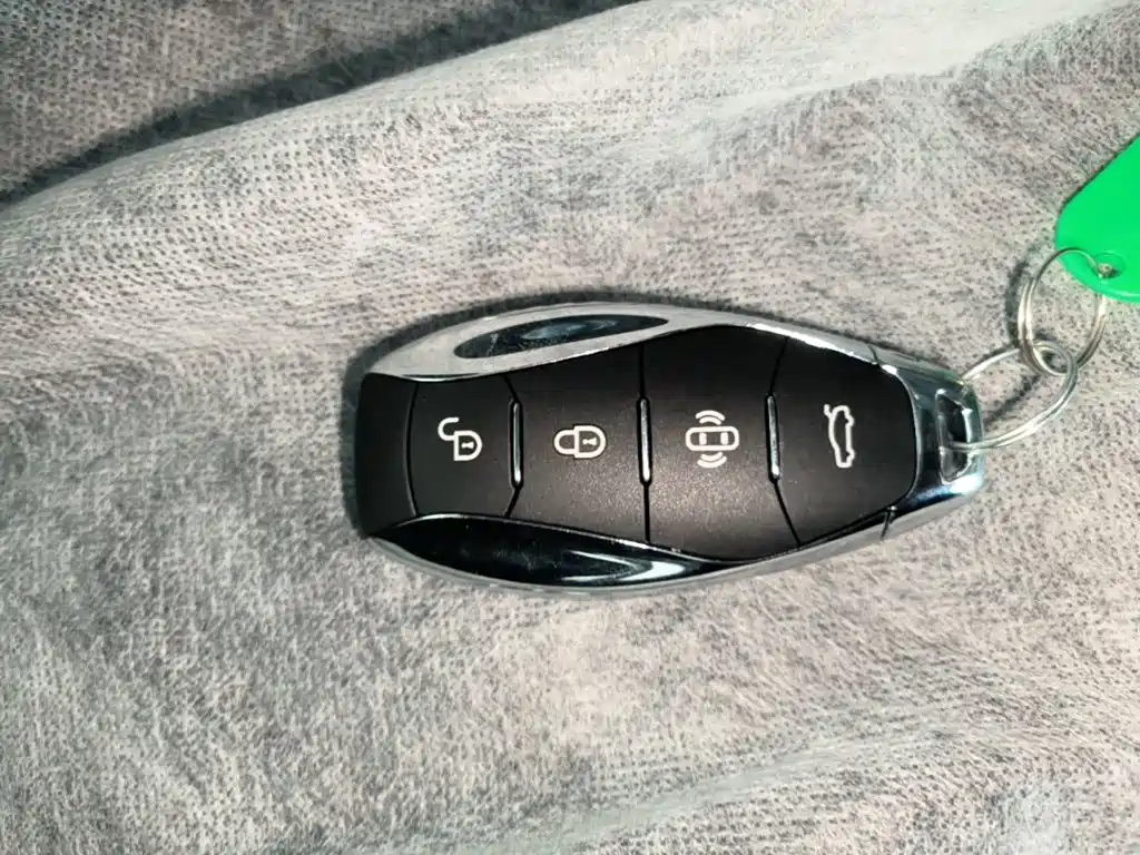 Hongqi Hongqi HS3 PHEV — миниатюра 9