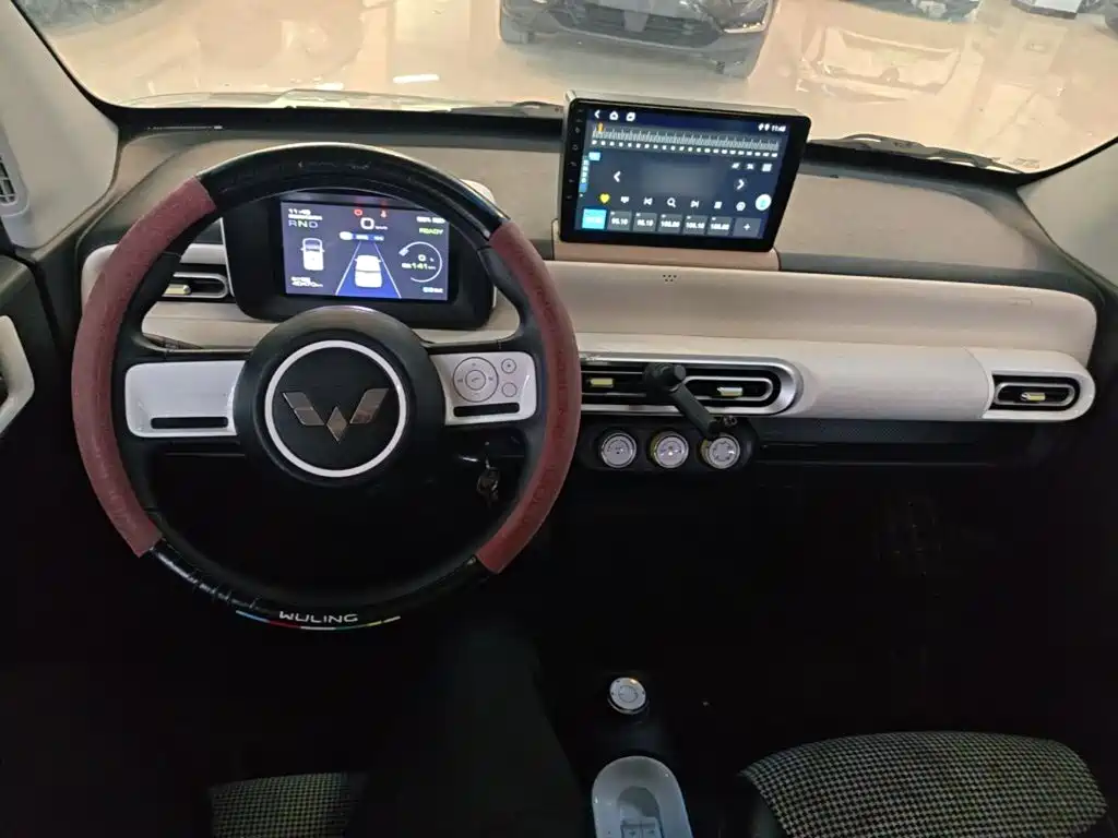 Wuling MINIEV — миниатюра 10