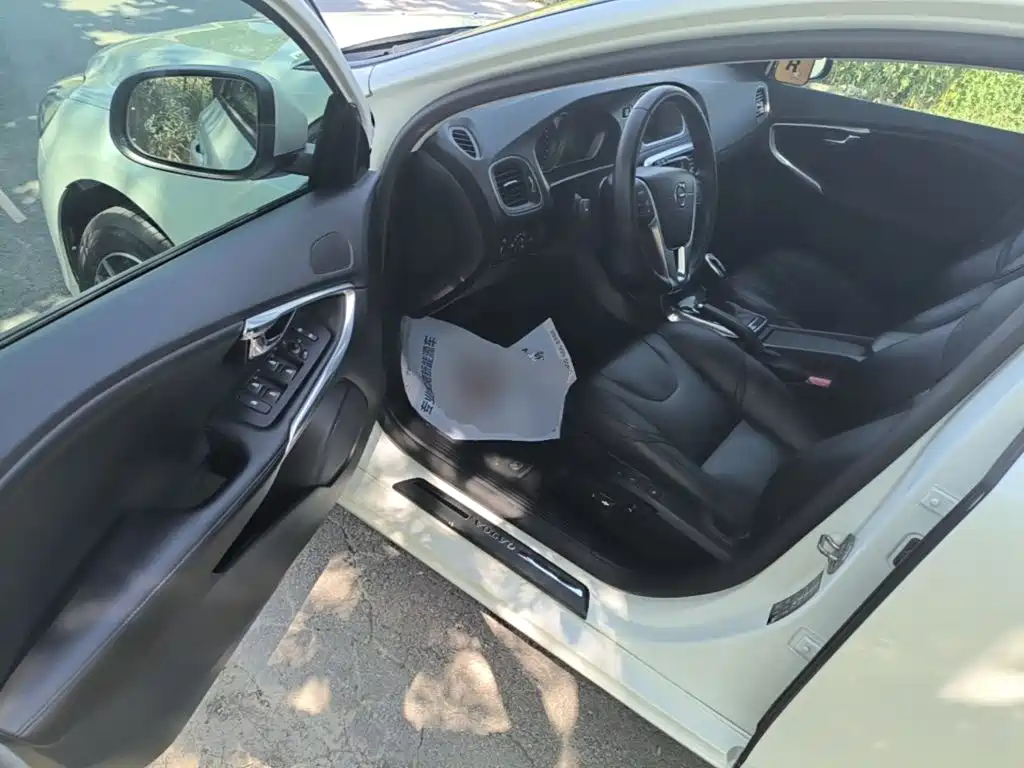 Volvo V40 — миниатюра 16