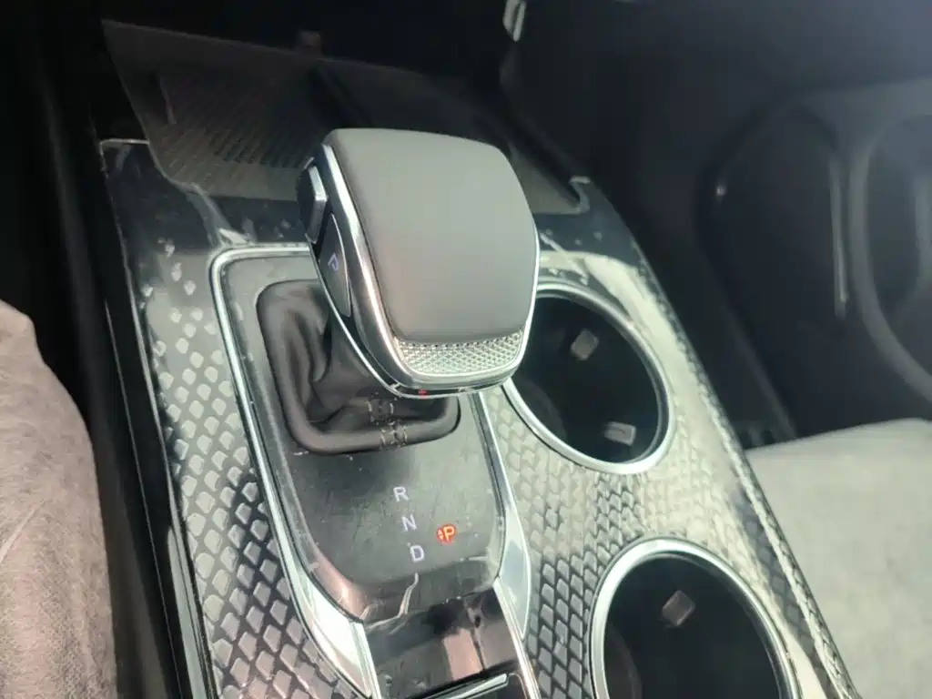 Hongqi Hongqi HS3 PHEV — миниатюра 14