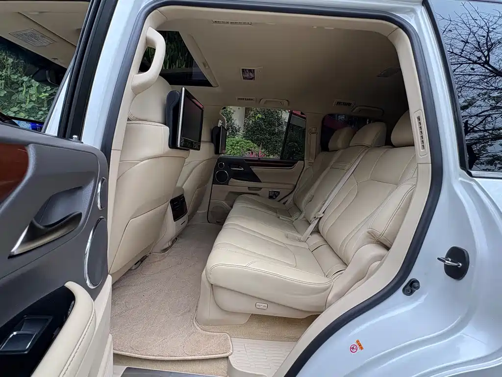 Lexus LX — миниатюра 9