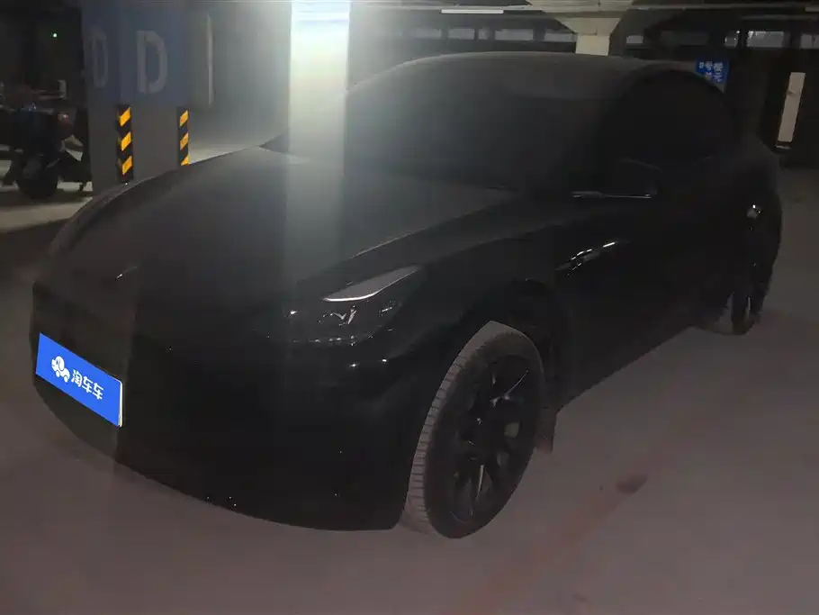 Tesla Model Y 2024