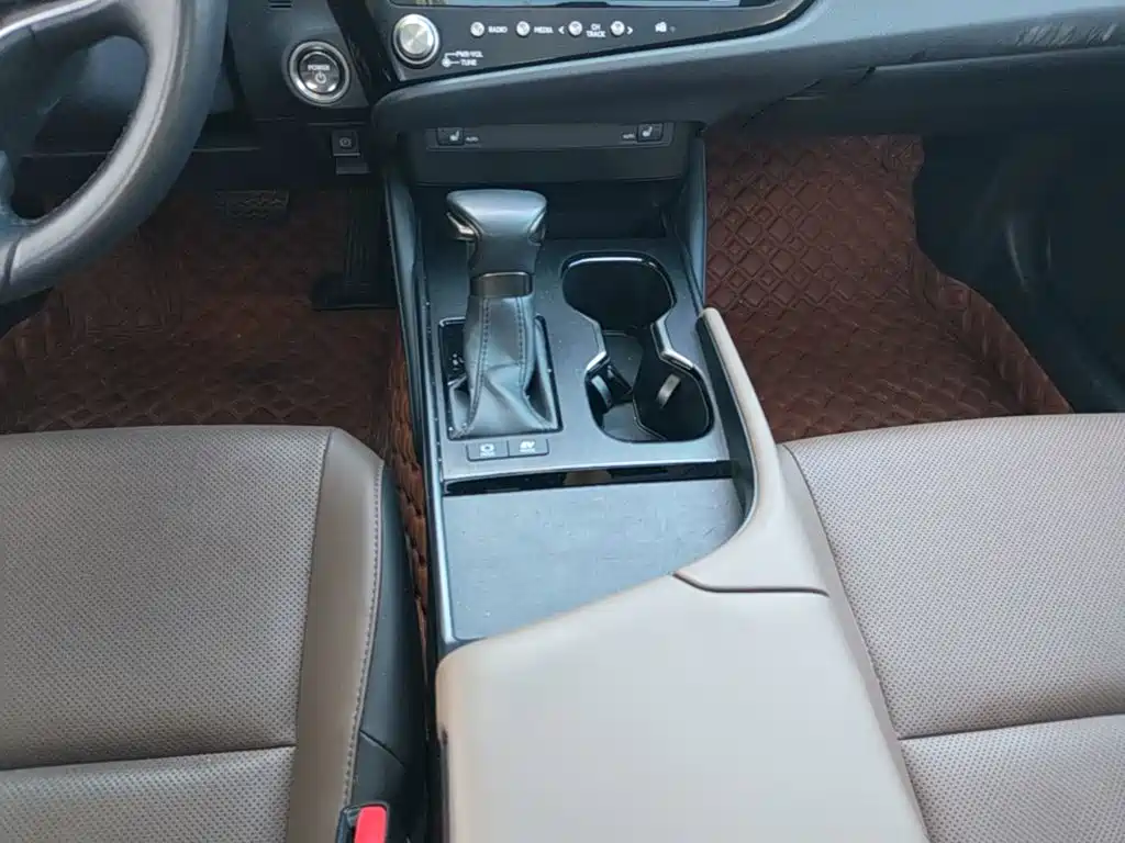 Lexus ES — миниатюра 14