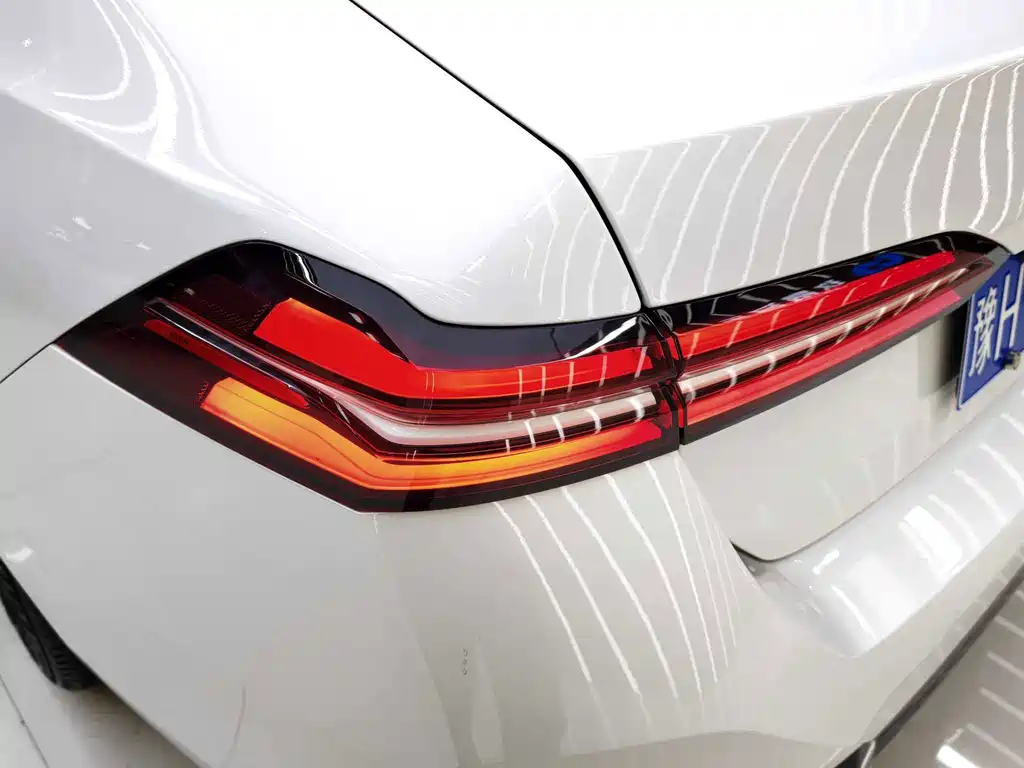 BMW 5 Series — миниатюра 20