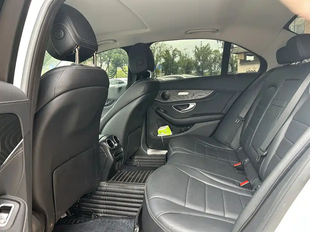 Mercedes-Benz C-Class — миниатюра 6